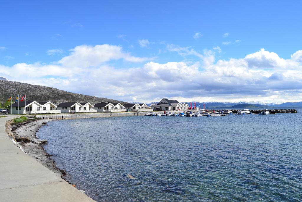 Arctic Seasport Hotel Loding Bagian luar foto