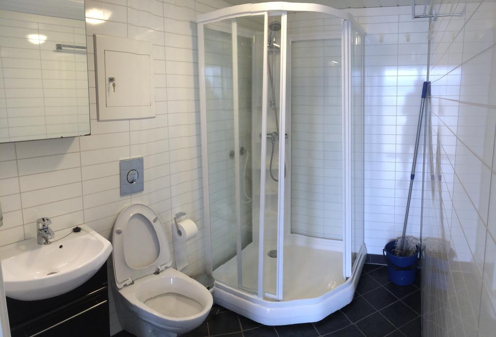 Arctic Seasport Hotel Loding Bagian luar foto