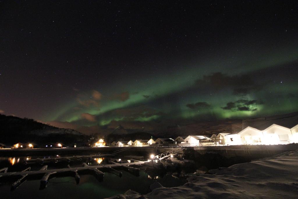 Arctic Seasport Hotel Loding Bagian luar foto
